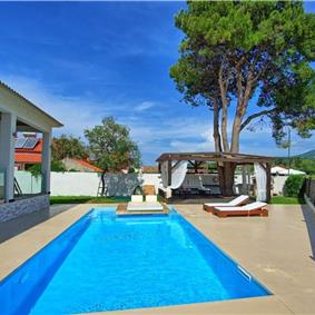 3 bedroom seaside villa with pool, Acharavi, sleeps 5